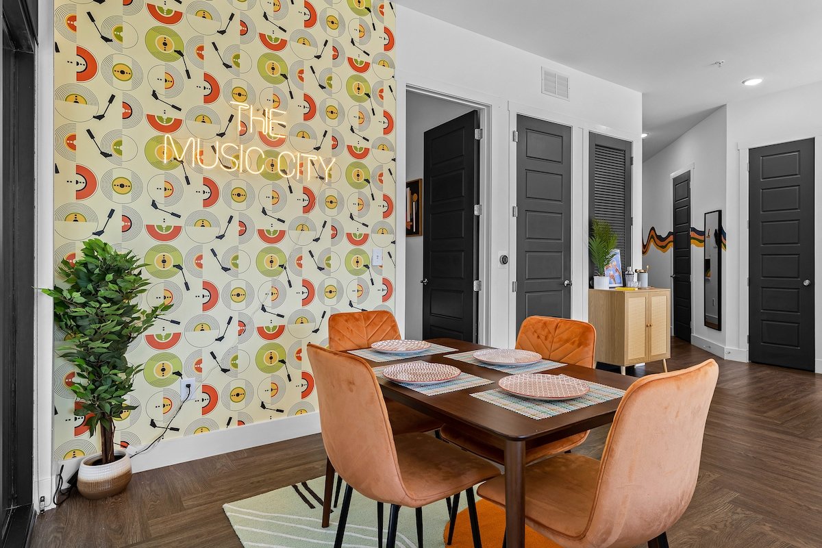 Patio – Pool – 5 min Walk to Broadway gallery image 2