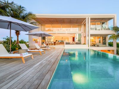 Beach Enclave Grace Bay V7 – 4BD Oceanview Villa