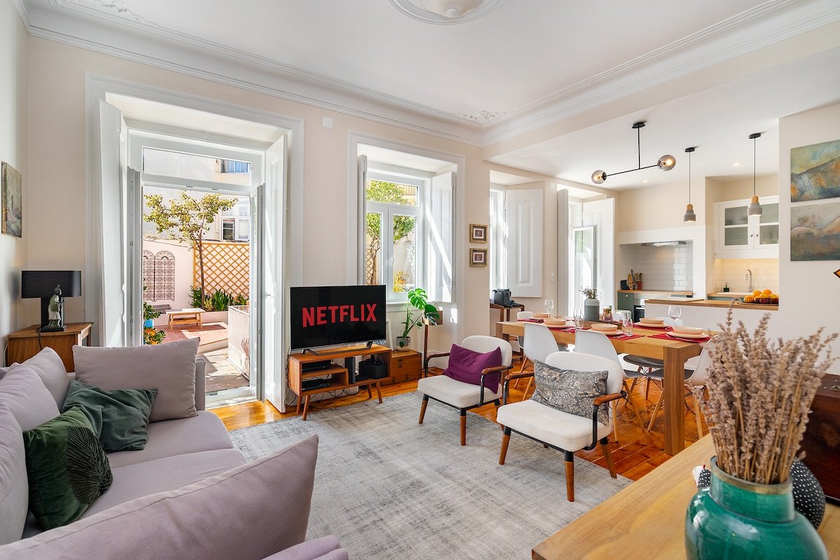 Lisbon Design Flat, Luxury, 7 People, Pool Garden gallery image 3