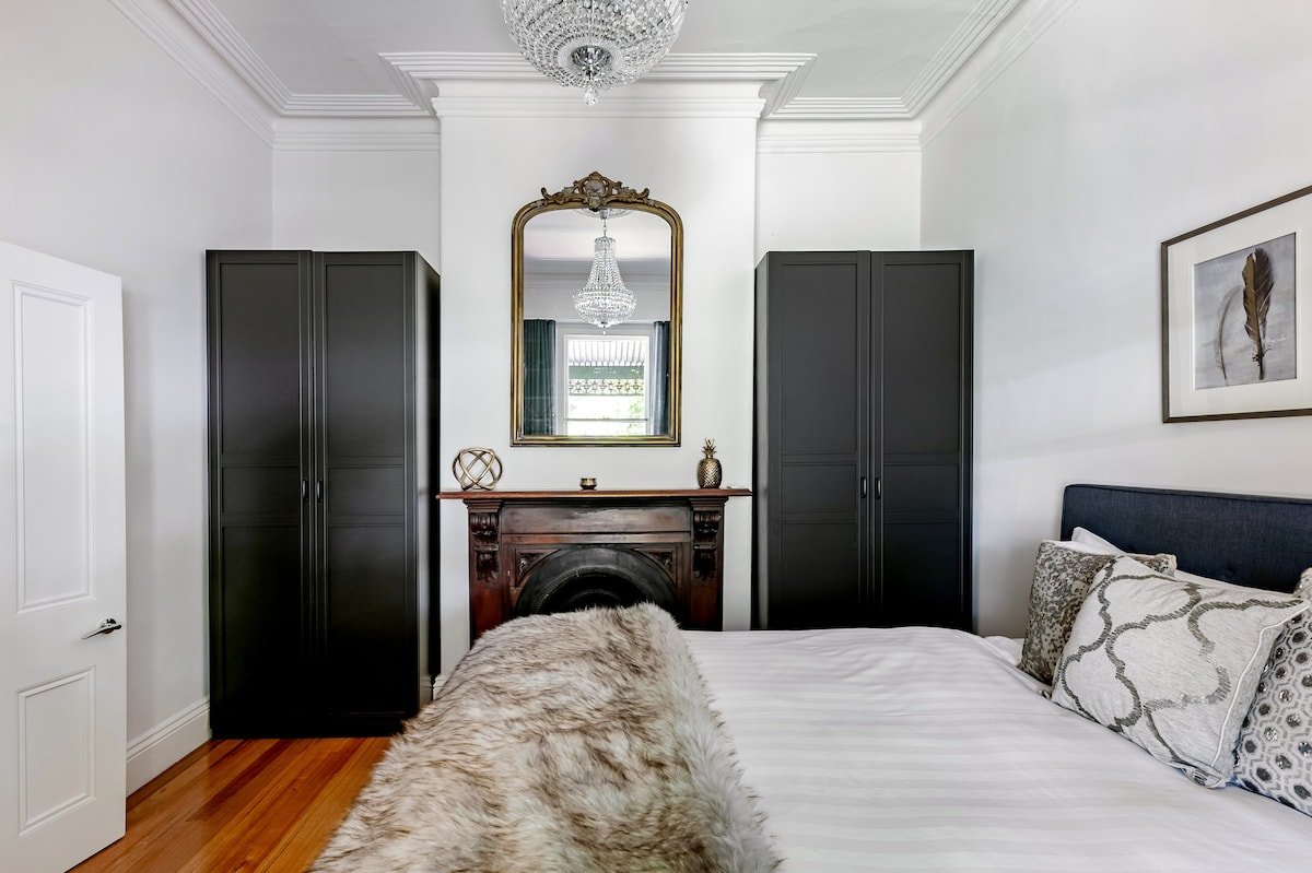 Luxurious Terrace Home: Central Melbourne Oasis gallery image 5