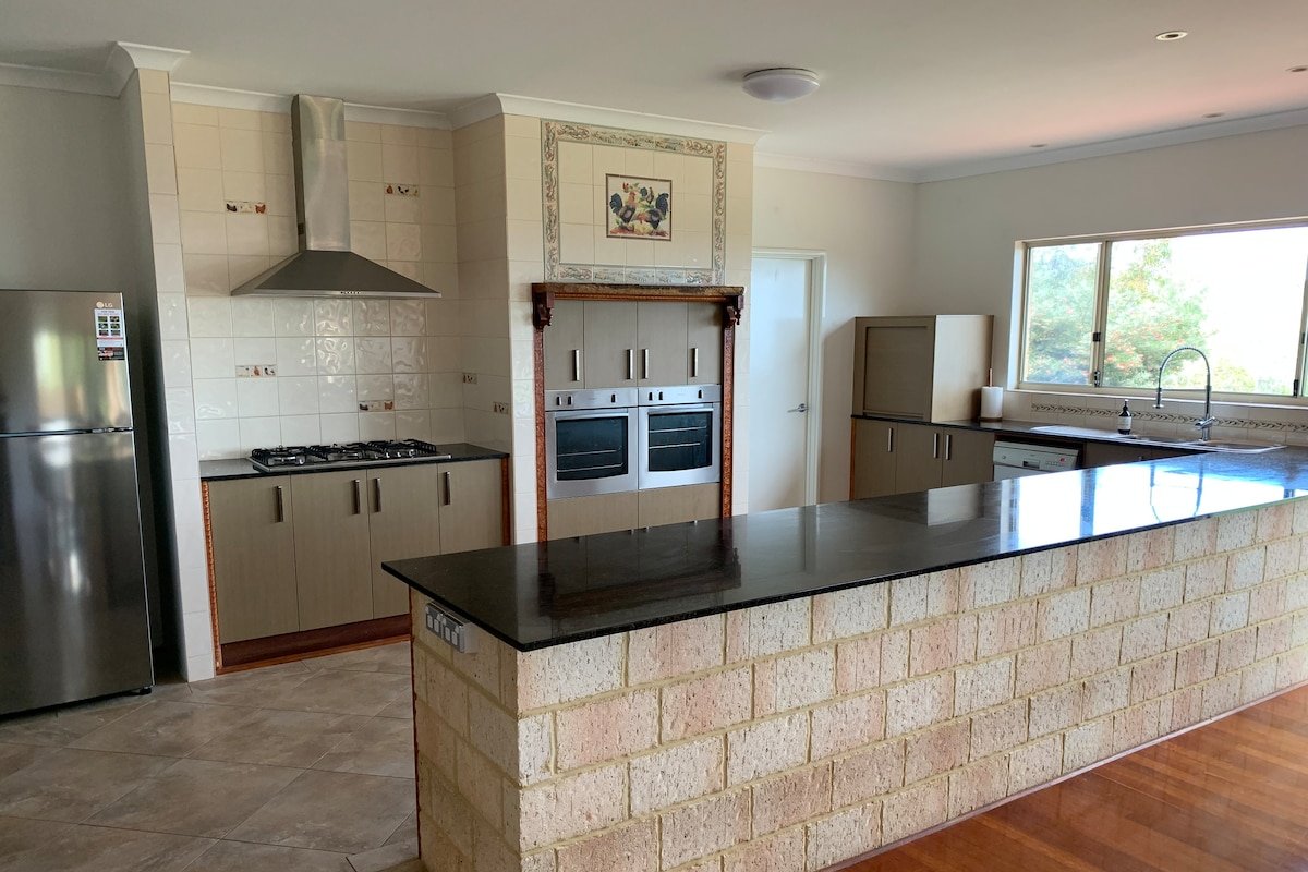 Hilltop bush retreat large families and groups gallery image 5