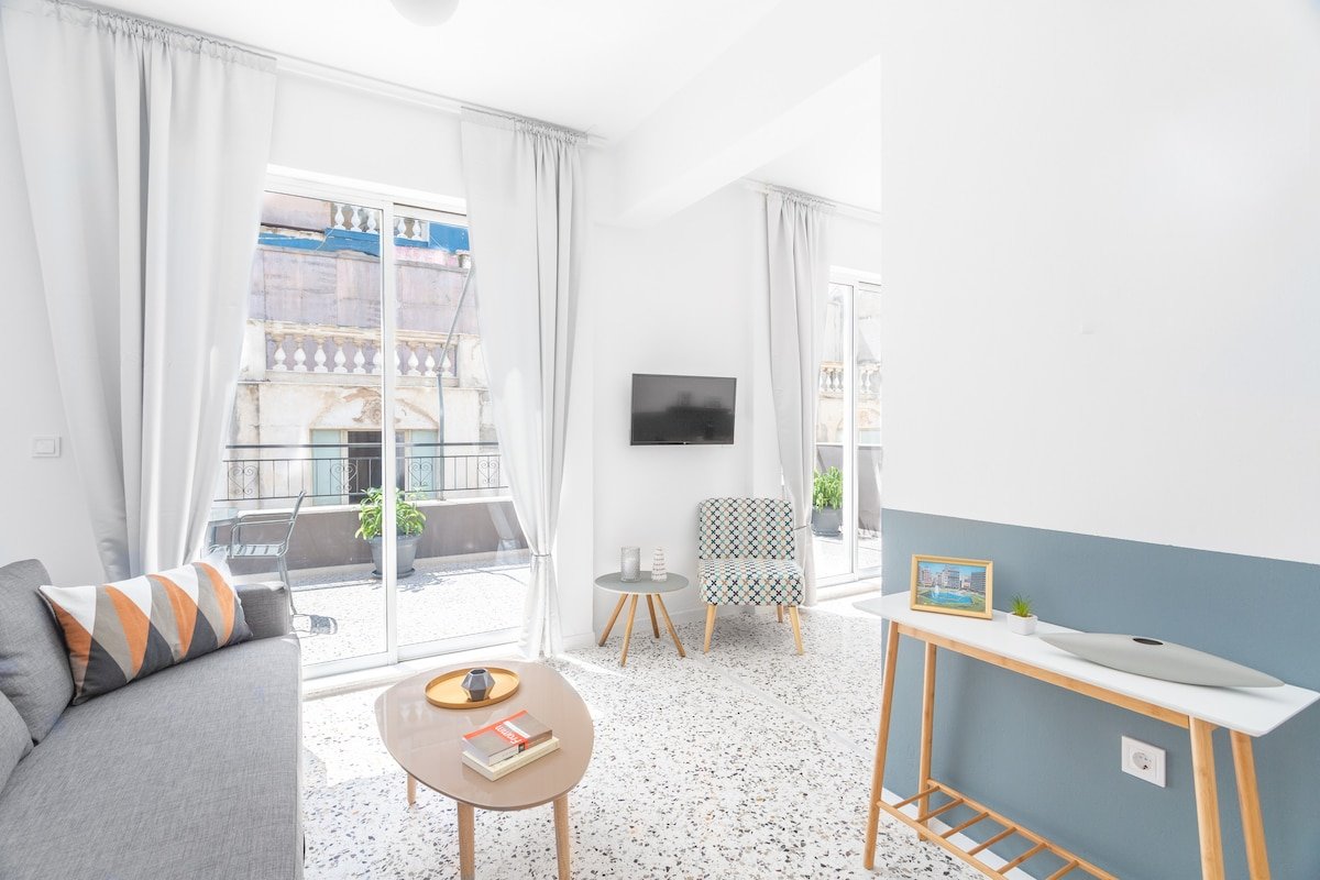 2BDR DESIGNER APT3 w/TERRACE&ROOF ACCESS ACROPOLIS gallery image 3