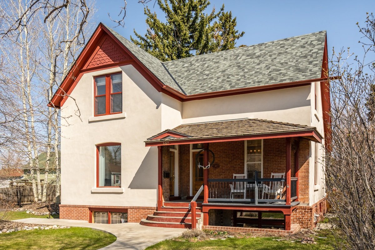 Historic 4 Bdrm w/ Hot Tub- Between MSU & Main St. gallery image 3