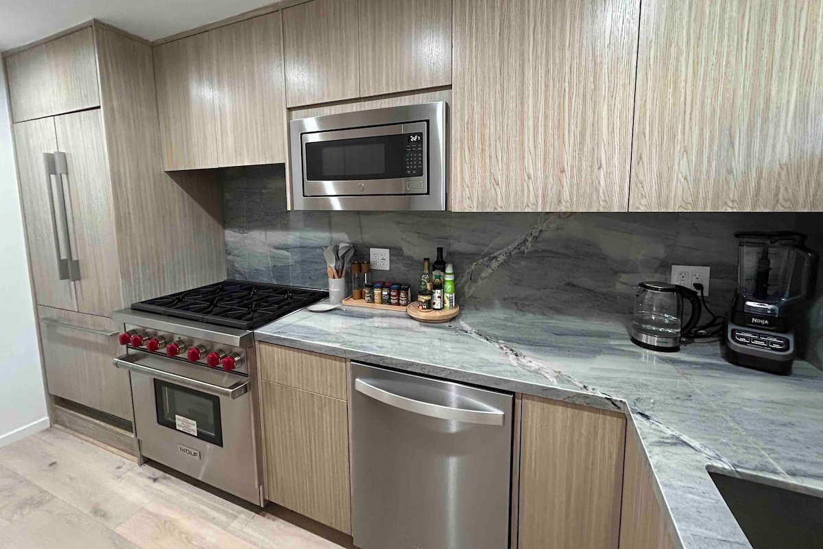 Newly Renovated Oceanfront Carbon Beach Escape gallery image 5