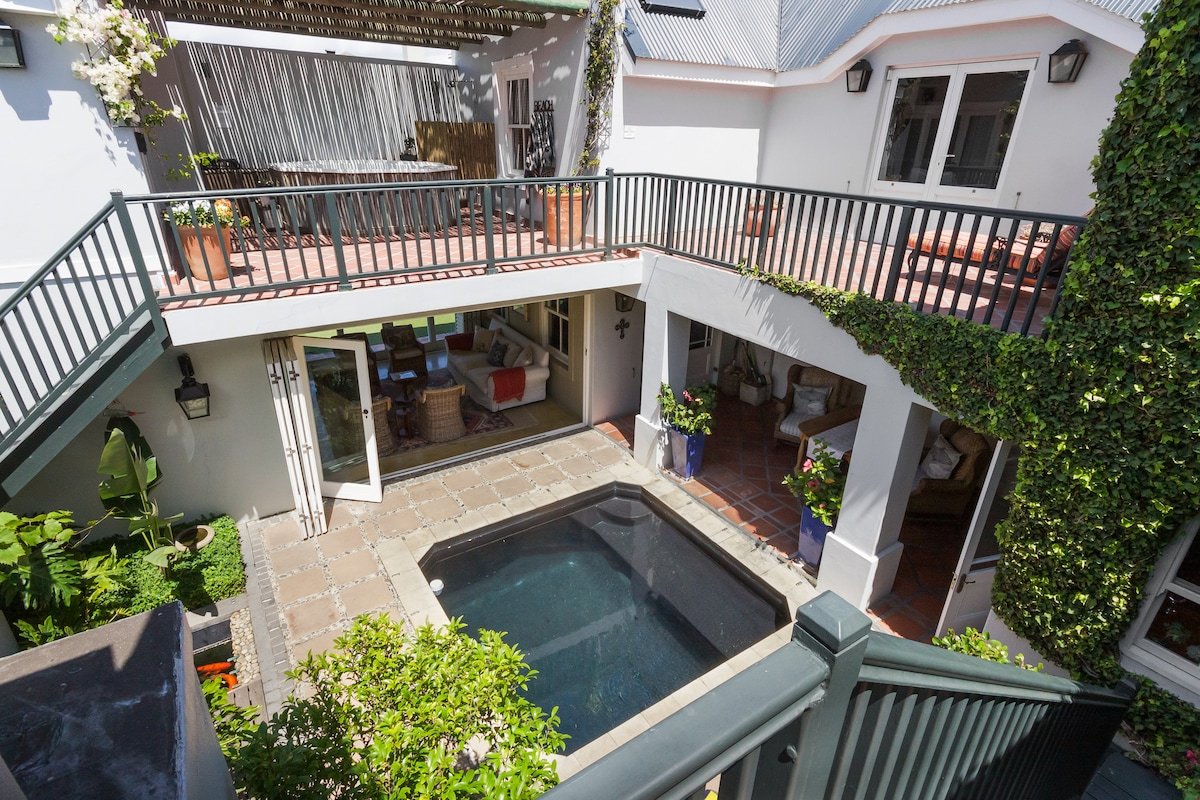 Strand Beach Lodge a luxury villa on the beach! gallery image 5