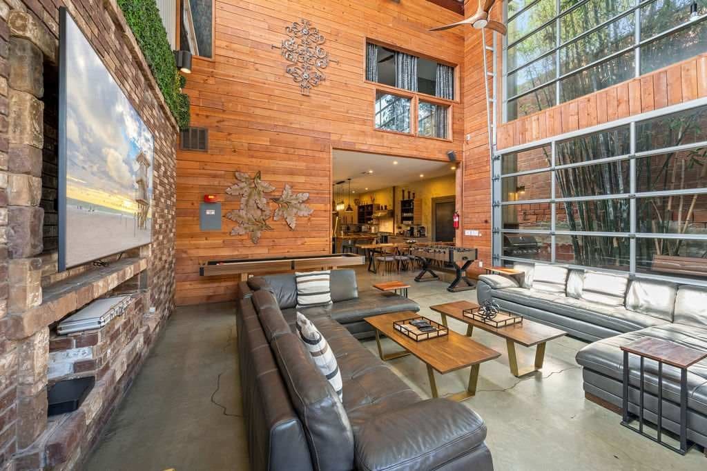 Best near Downtown – Bamboo Loft 6BR sleeps 24 gallery image 5