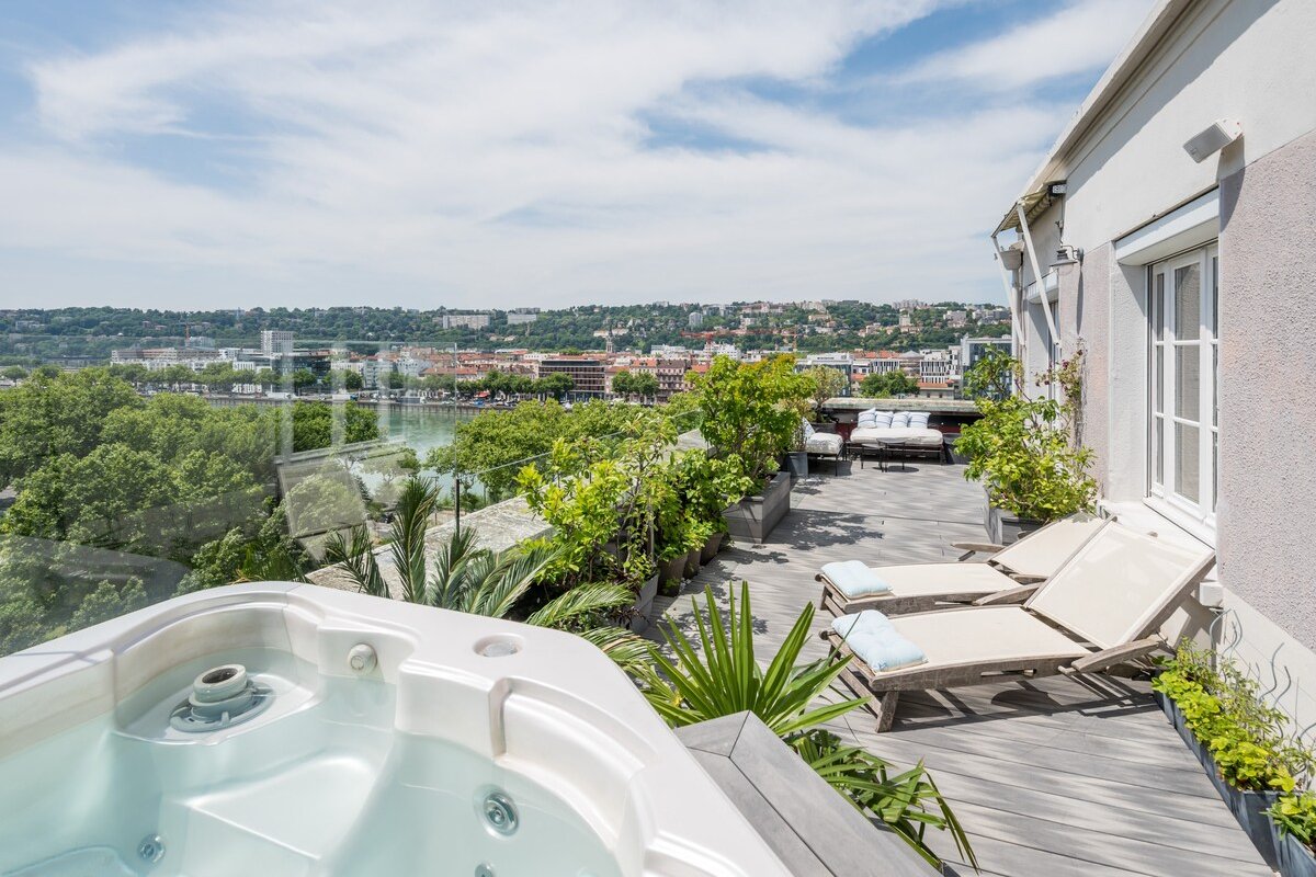 Appartement grande terrasse vue panoramique et spa gallery image 2