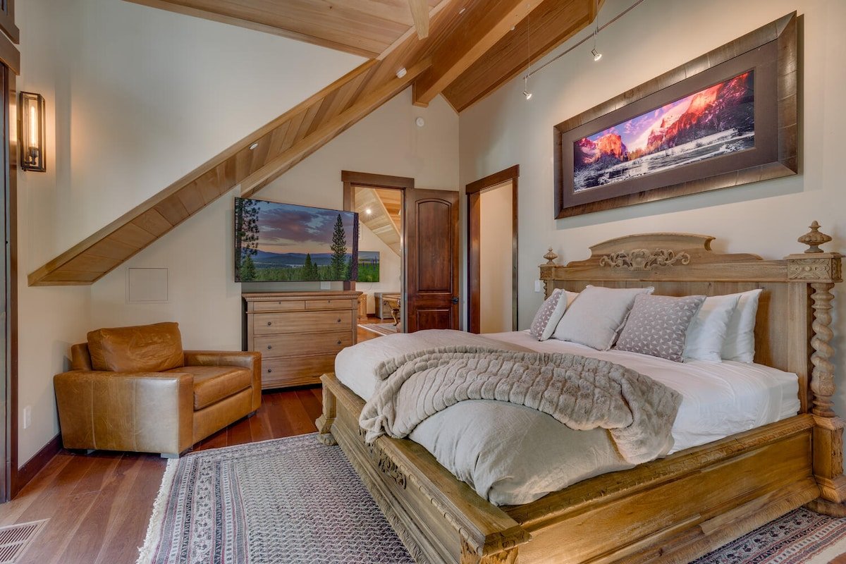 5-Bedroom Lake Tahoe Gem | Deck & Hot Tub (Tall gallery image 4