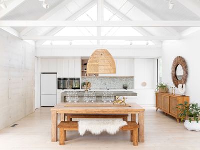 Seaview beach house .