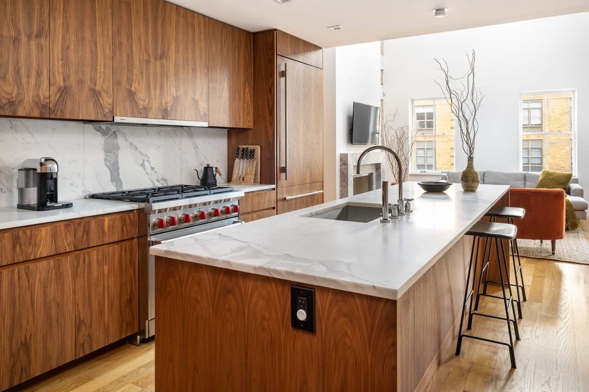 Rove Travel |Astor House | 4BR TH w/ Private Roof gallery image 2