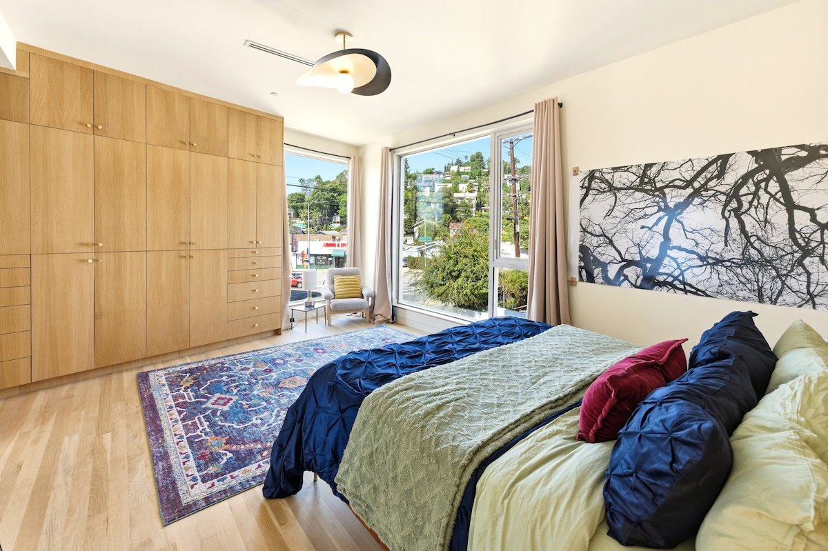 Modern SilverLake Home_ Epic City + Mountain Views gallery image 5