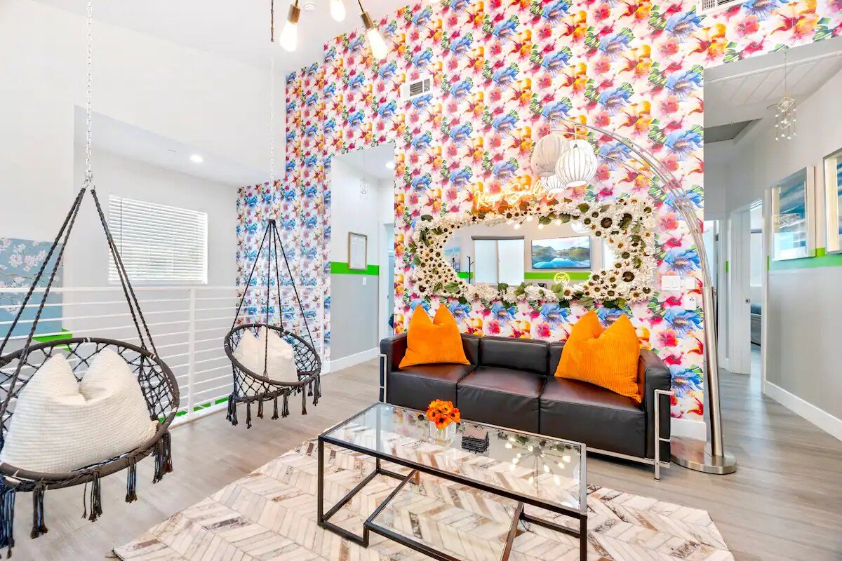 2 Luxe NoHo Pads Sleeps 26 w/HotTub Near Universal gallery image 4