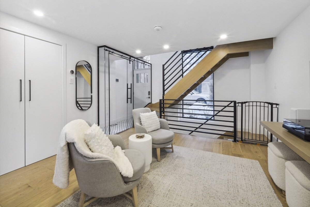 Modern Home in Distillery District gallery image 5