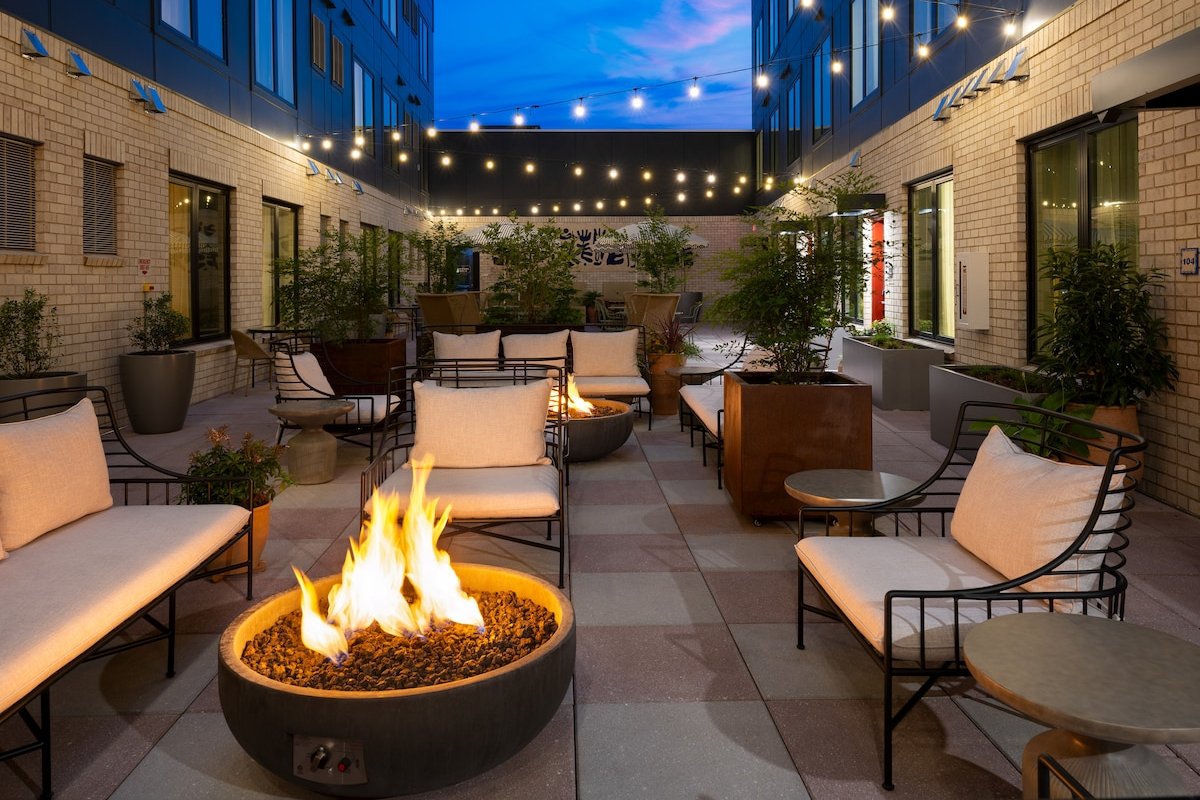 2 Bedroom Suite w/ Balcony | Rooftop | New Hotel gallery image 4