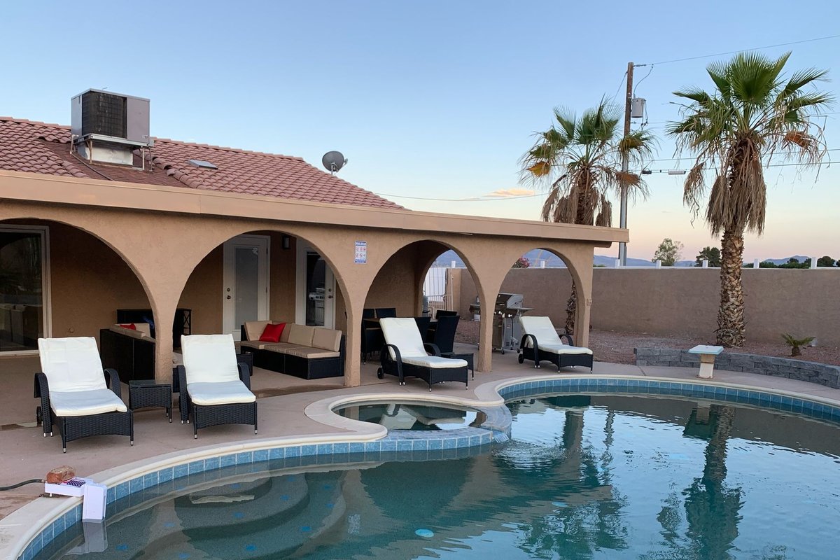 Grand Villa w/ Heated Spa, Pool, Gym – Near Strip