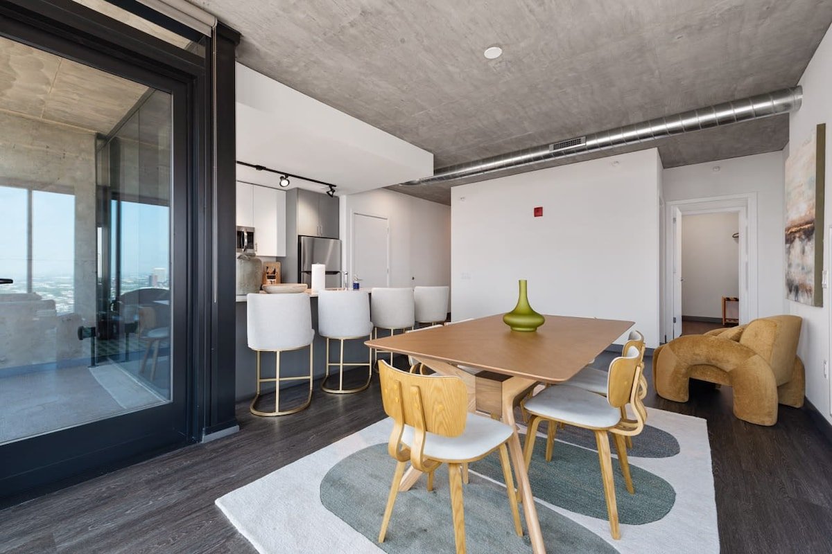 Chic Fulton Market Oasis + Curated Comfort & Style gallery image 3