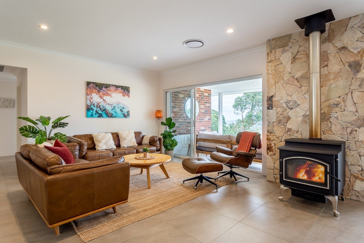 Summerville Treetops: A Stunning Valley Retreat gallery image 3