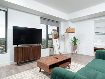 Central Square Serene Penthouse w/GYM & Parking