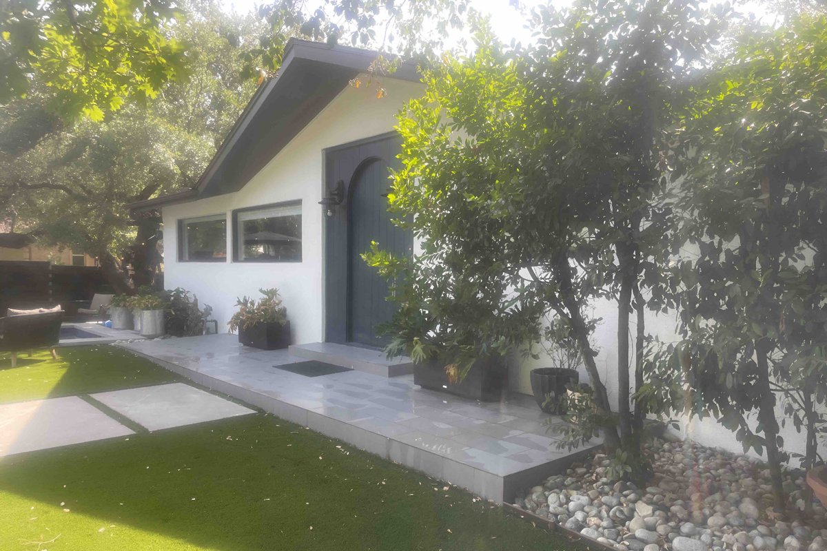 Unique DOWNTOWN SoCo Austin Jewel!!