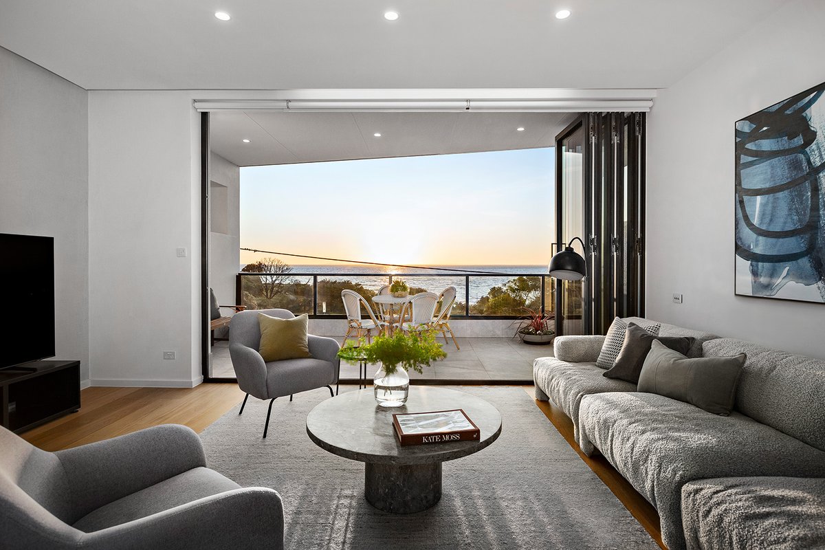 Melbourne Brighton Beach Side Bathing Boxes Stays