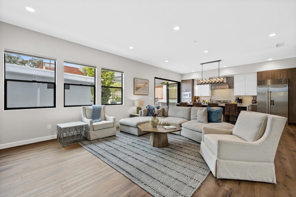 Oasis Del Mar 4 | Coastal 4BR Walk to Beach + Spa gallery image 5