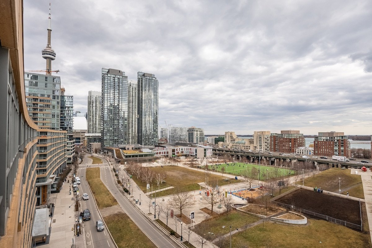 Stunning 2BD/2BTH~Rogers CTR/CN Tower/Parking gallery image 3