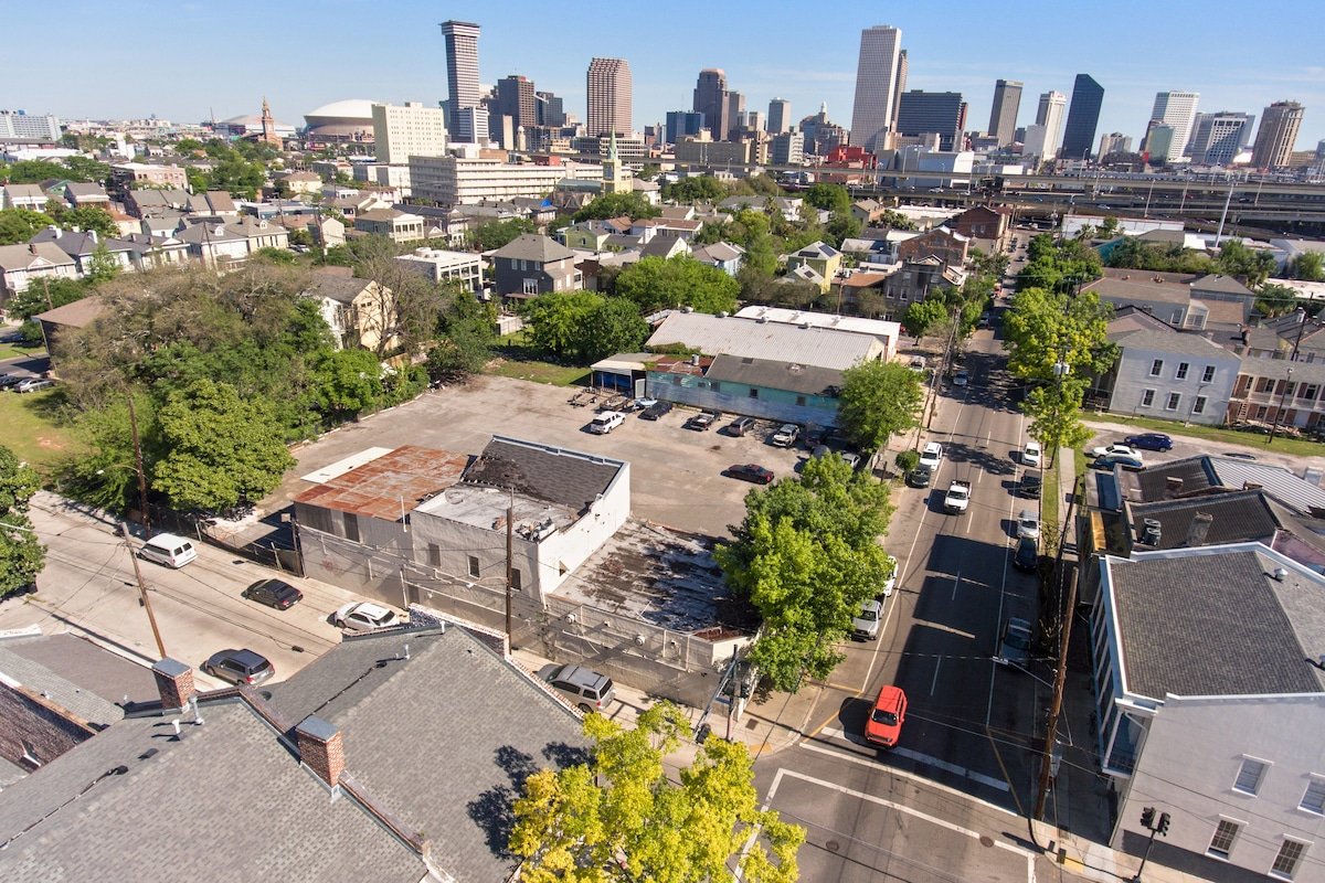 The King of Magazine 5 Bdrm Lower Garden District gallery image 4