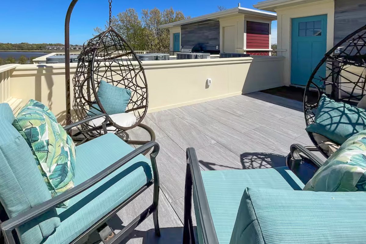 (DR79) Spacious Home, Near City, w/d Roof Deck!