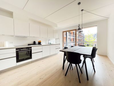 Minimalist 3-Bedroom Apt-Urban Comfort + Courtyard