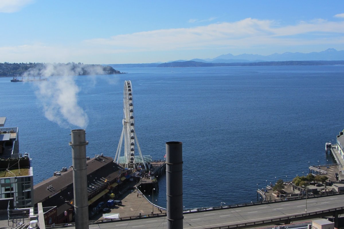 Harbor Steps 16th fl Huge Unit ~ Great Water Views gallery image 3