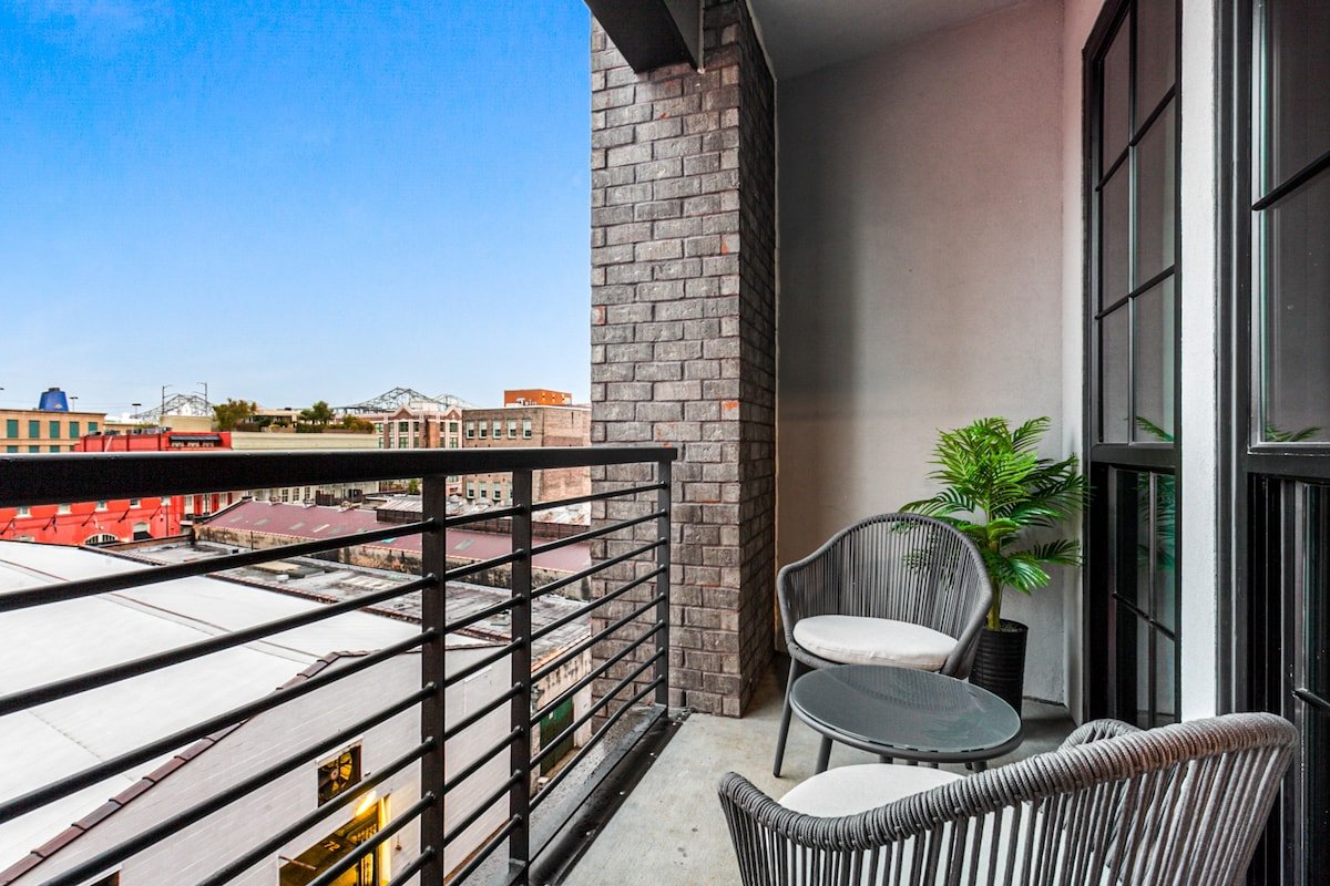 Delta Tranquility: 4BR Urban Escape Condo gallery image 3
