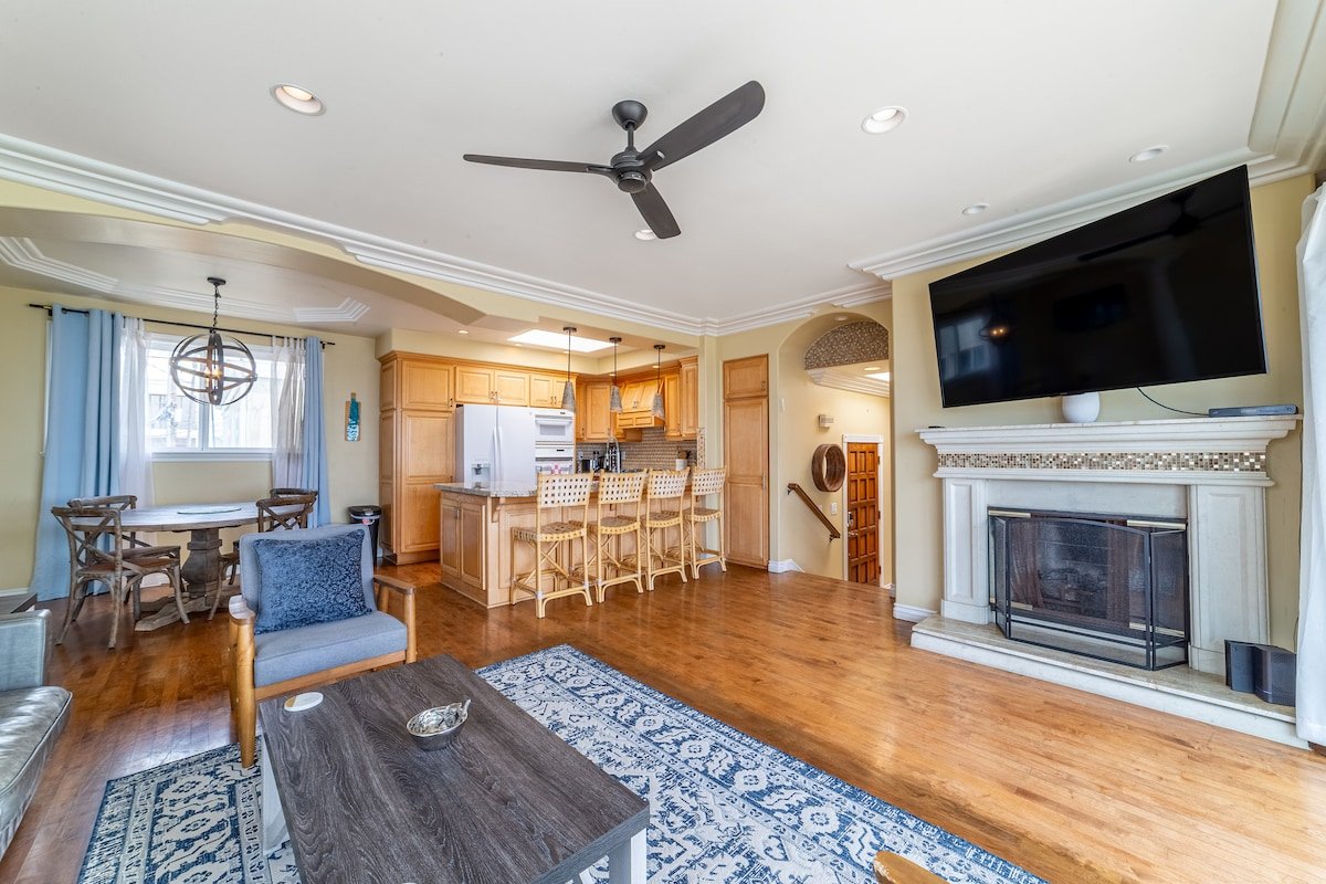 Ocean View Penthouse 2/2 w/Garage 2 Blocks 2 Sand! gallery image 4