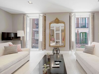Exclusive Prado 2BD Retreat in Madrid. Huertas