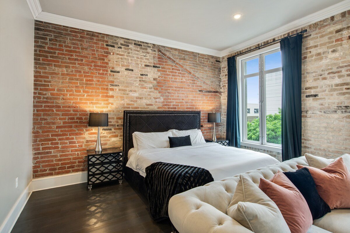 TWO Connecting Condos! 5 King beds! 4 Bdrm/4 Bath! gallery image 4