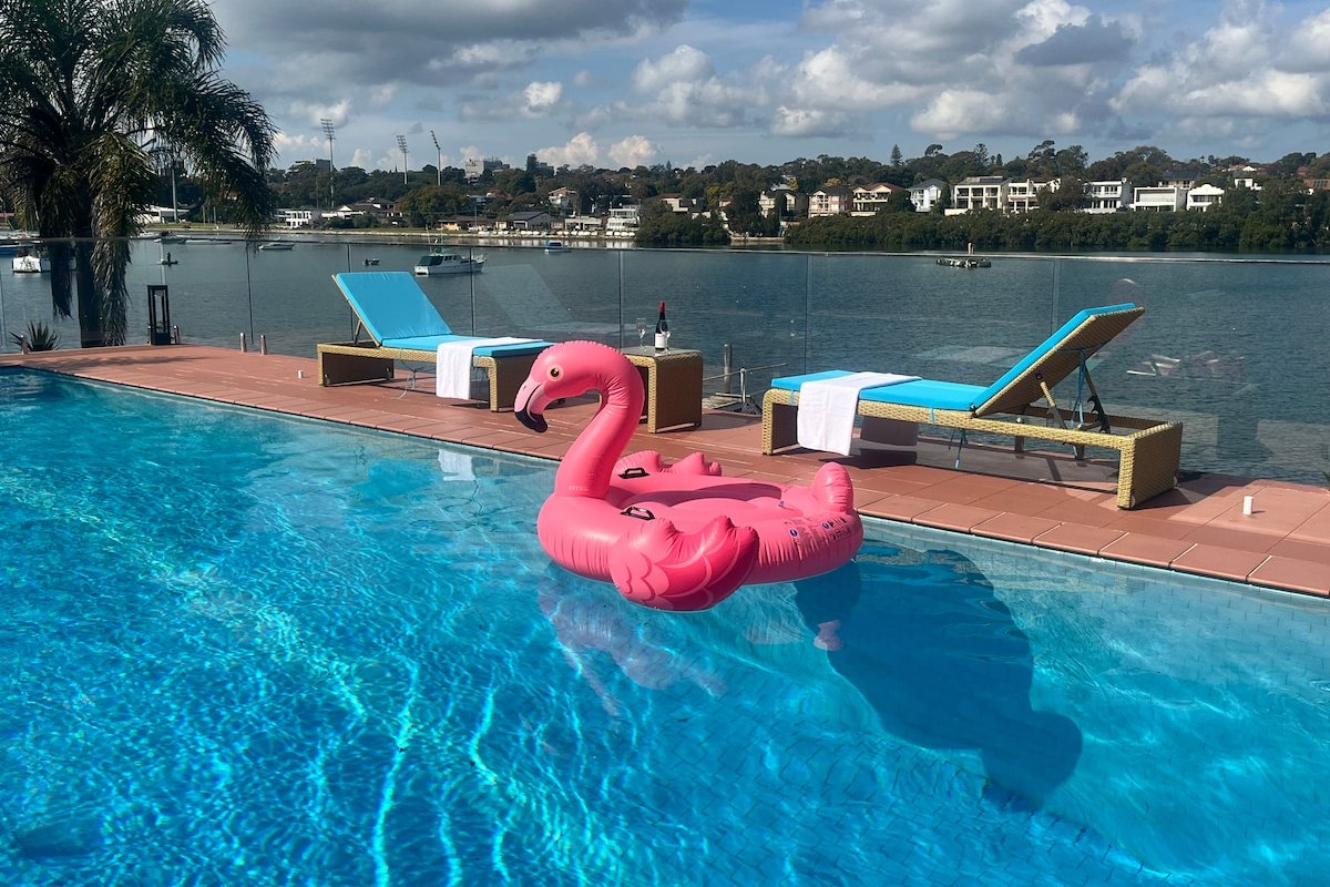 Chiswick Waterfront Retreat gallery image 2