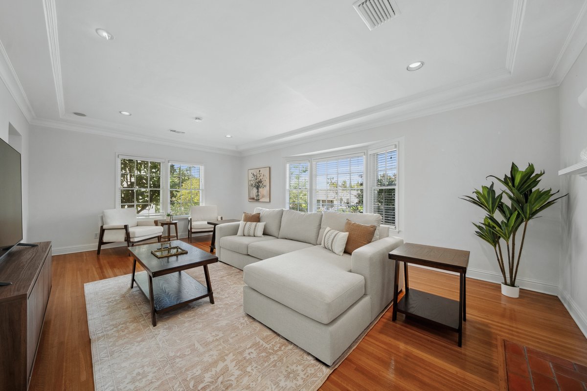 Chic 4BR Near UCLA – Prime Spot!