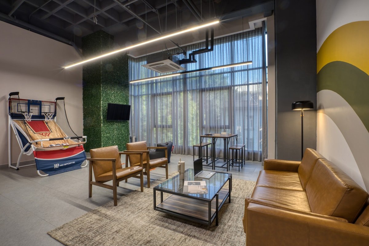 Hard-to-find 2BR Balcony Apt | Gym+Terrace & More gallery image 5