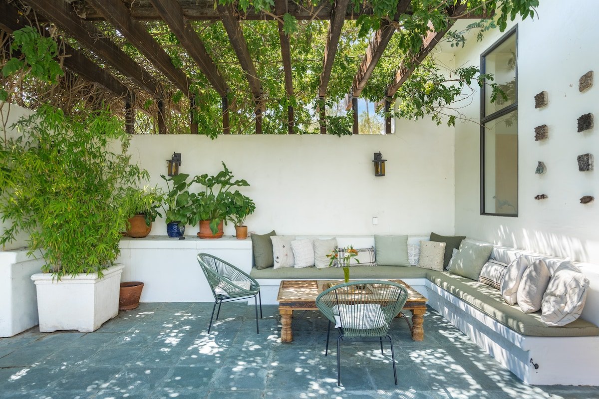 Serene Topanga Mountain Retreat gallery image 3