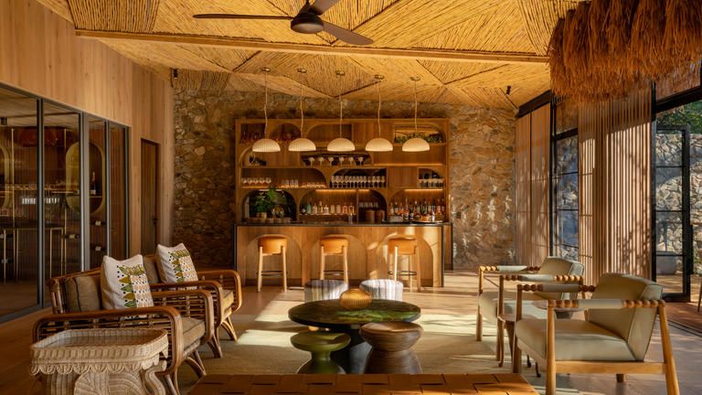 Bar & Main Area