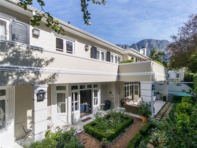 Magnificent House with Garden & Mountain View
