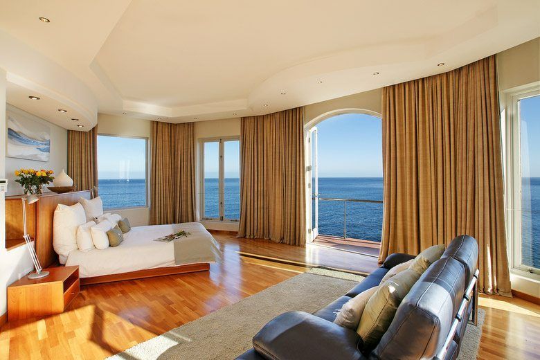 Photo 2 of San Michele accommodation in Bantry Bay, Cape Town with 3 bedrooms and 2 bathrooms