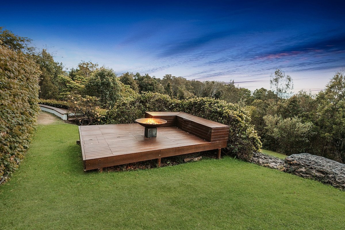 Montville Resort Style Holiday Retreat with pool gallery image 4