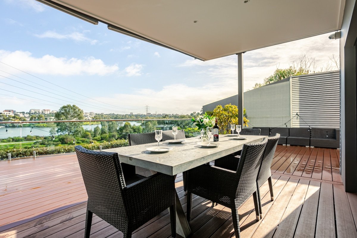 River’s Edge Luxury With Sweeping Views gallery image 5