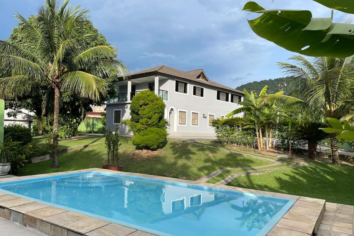 Ideal spot for family and friends ! gallery image 2