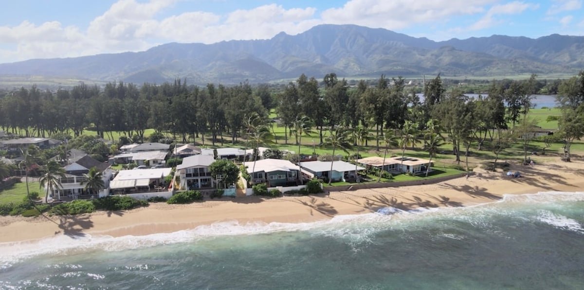 Haleiwa Waterfront House gallery image 3