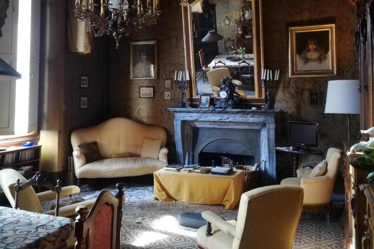 Historical mansion in Florence with garden gallery image 4