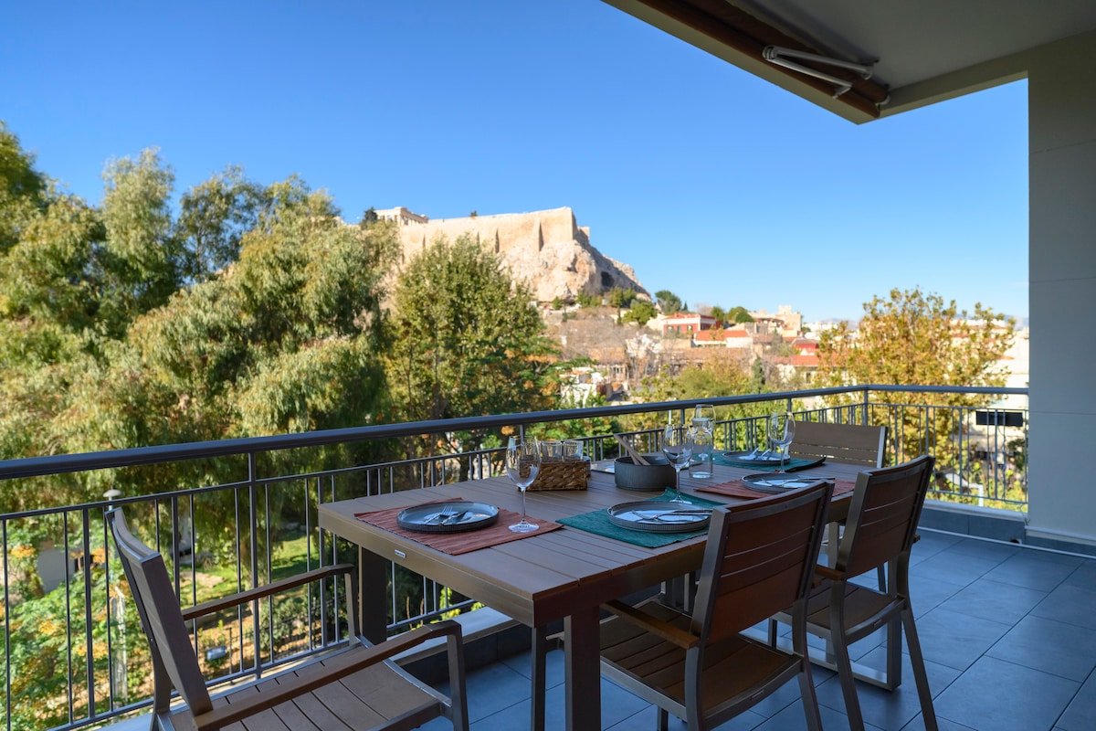 Stunning Acropolis 2 bedroom Opulence gallery image 2