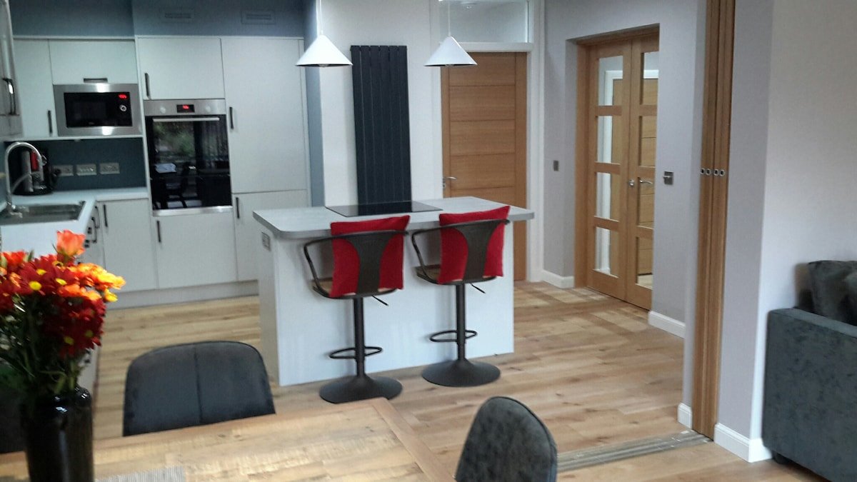 Tranquil Retreat in the City/Free parking/Wifi gallery image 5