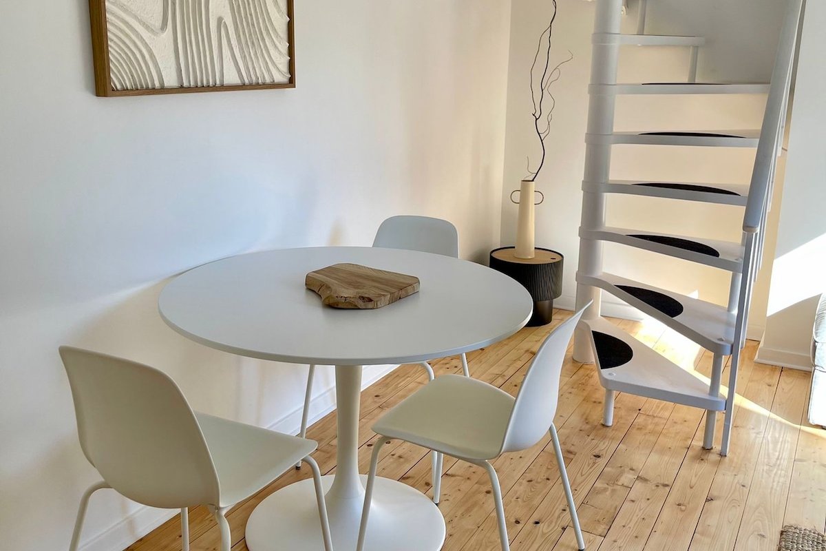 #8 Modern house in a chic area gallery image 4