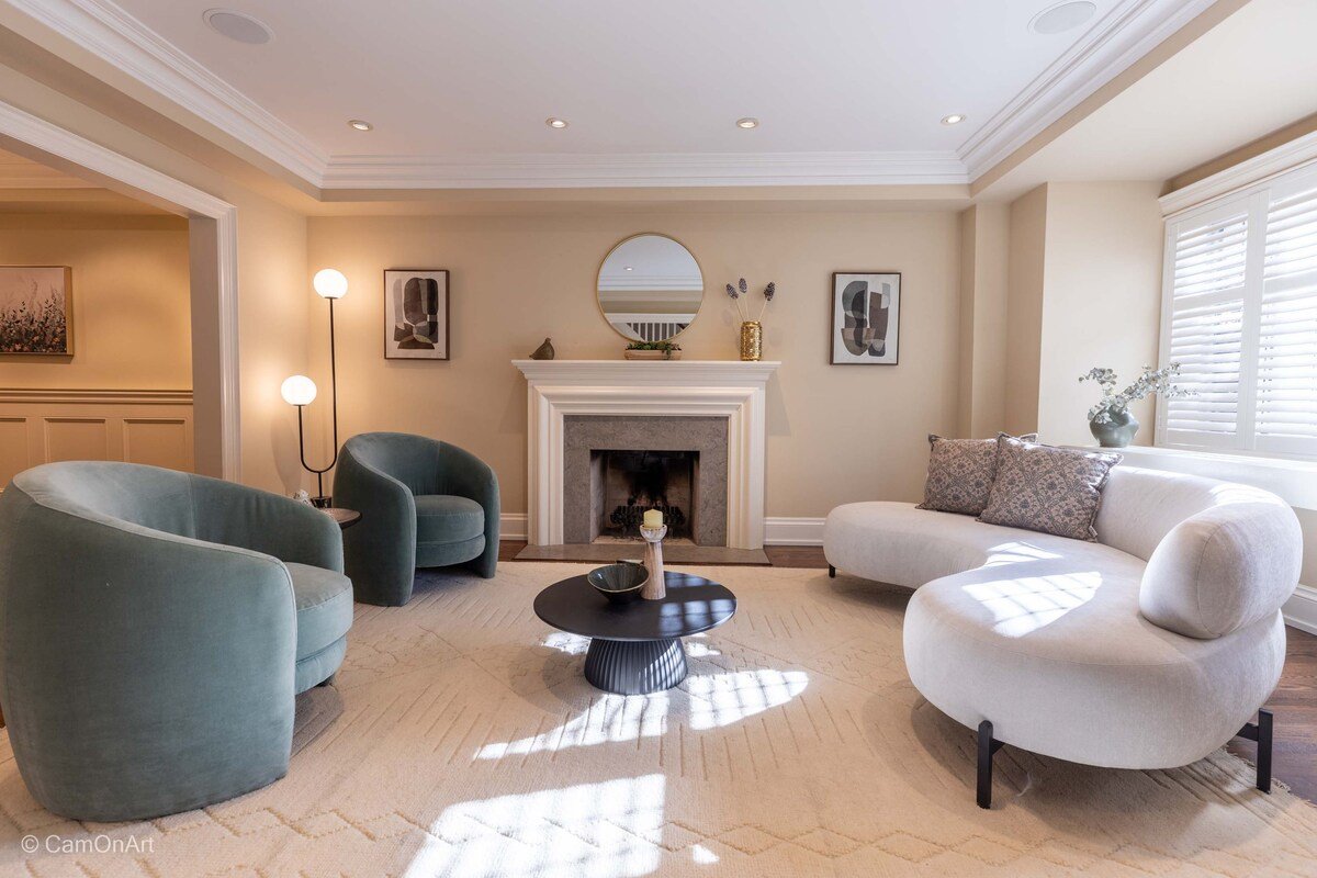 Luxe Forest Hill Retreat gallery image 3